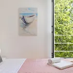Bliss Near Bellevue Апартаменты