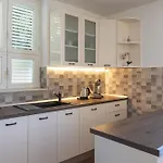 Bliss Near Bellevue Apartment *