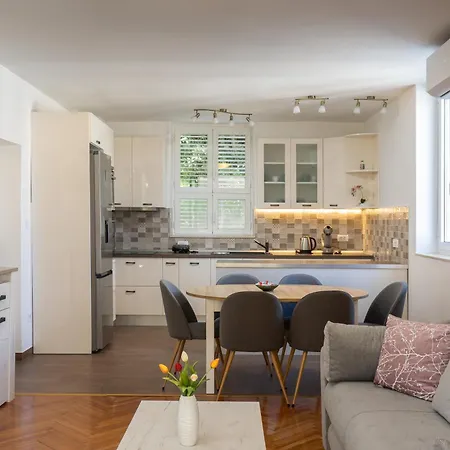 Bliss Near Bellevue Διαμέρισμα *