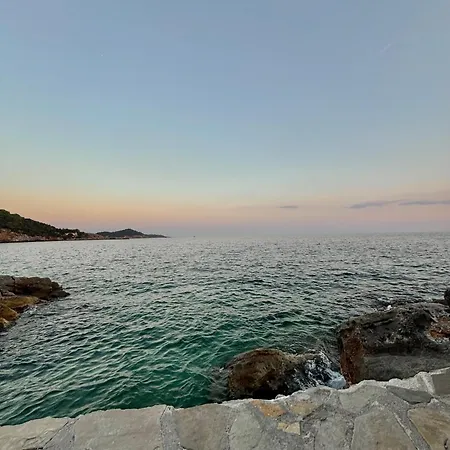 Bliss Near Bellevue Apartamento